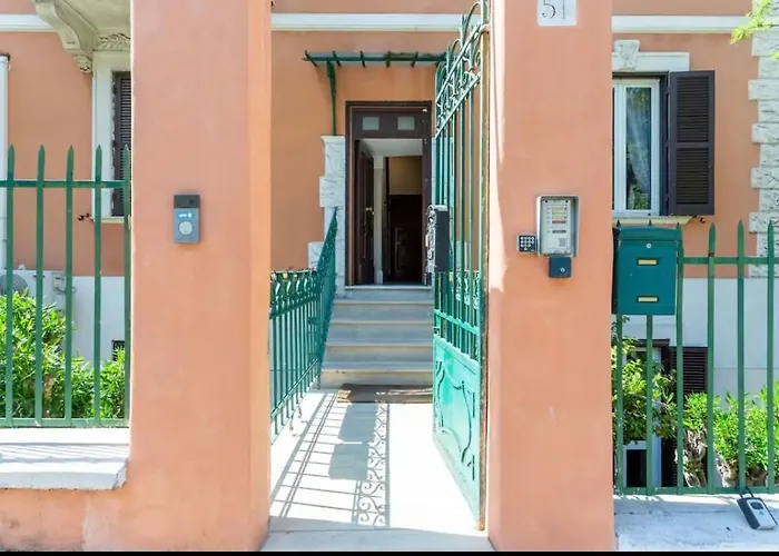 Vatican Home 51
